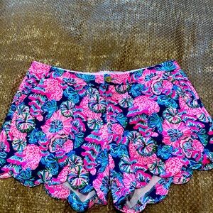 Lilly Pulitzer Scalloped short